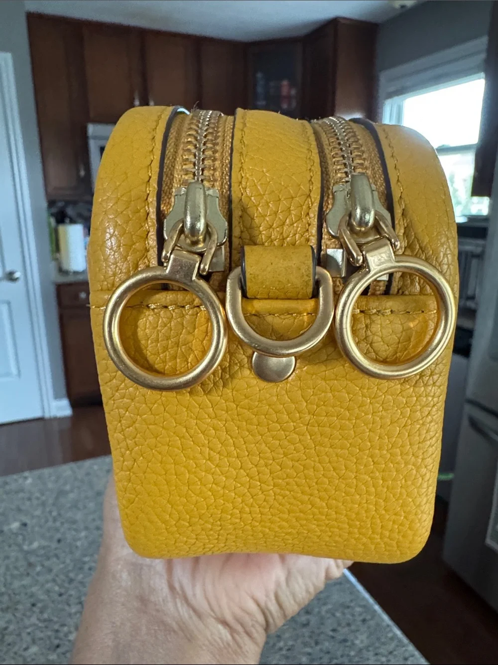 💛Tory Burch 🌻Pebbled Leather Logo Camera Bag - Yellow
